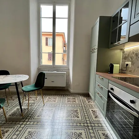 Ca Nell'umbertino - A 150 Mt Dalla Stazione Специя